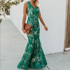 Vici beauty never fades lace maxi dress emerald green size Med worn once